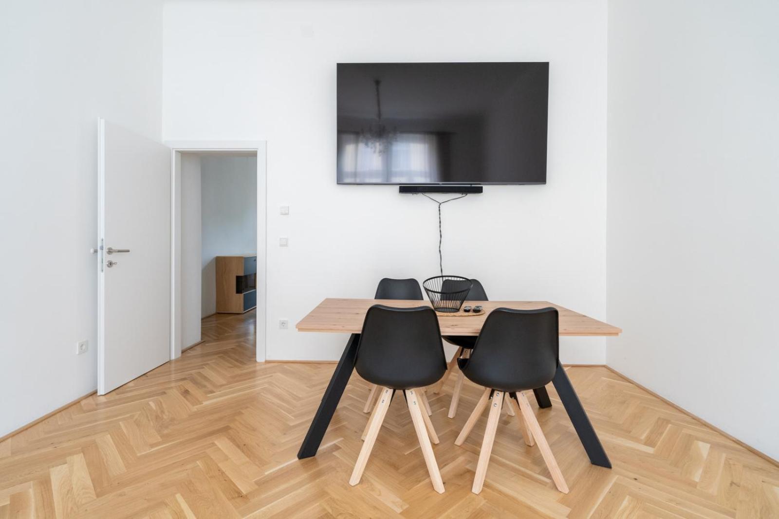 Luxurious Viennese Old Style Apartment