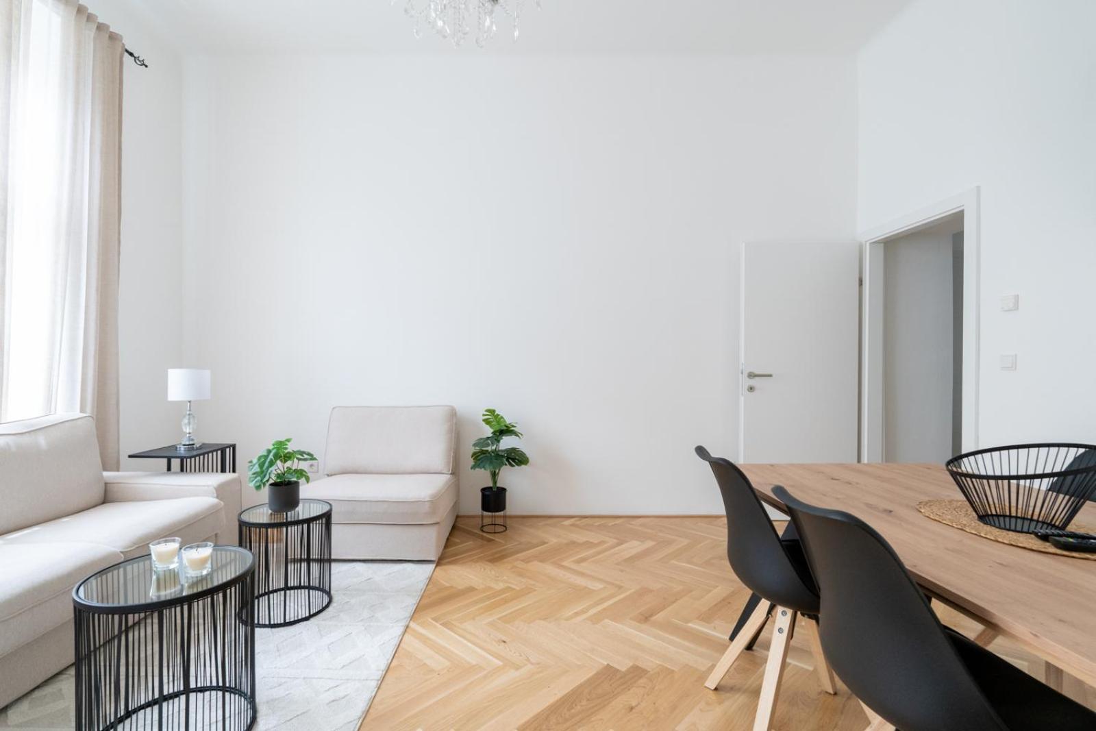Luxurious Viennese Old Style Apartment *