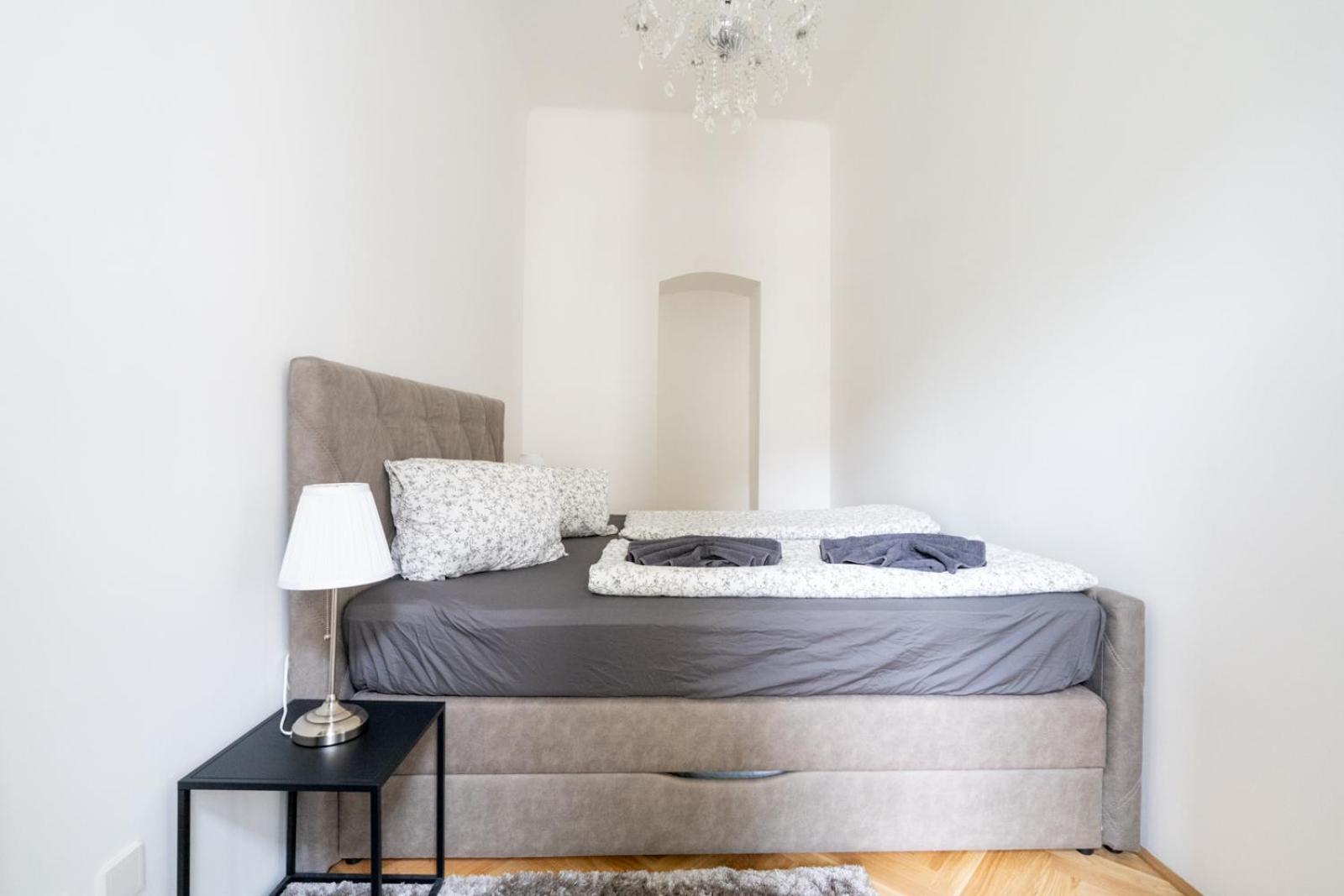 Apartment Luxurious Viennese Old Style